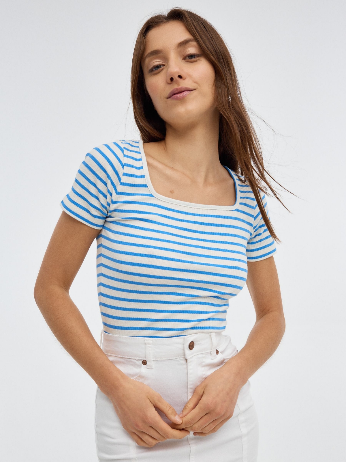 Camiseta crop rayas casual azul vista media frontal