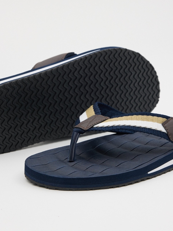 Sandálias de dedo do pé gravadas azul marinho vista detalhe