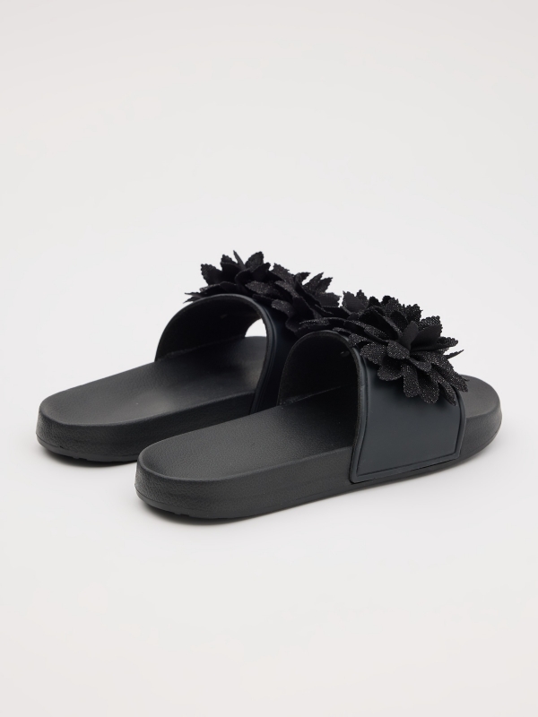 Flip flops with flower black 45º back view