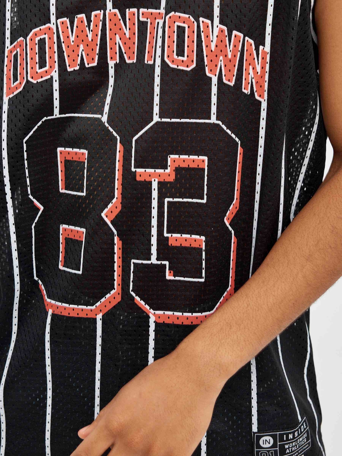Camiseta Downtown 83 negro vista detalle