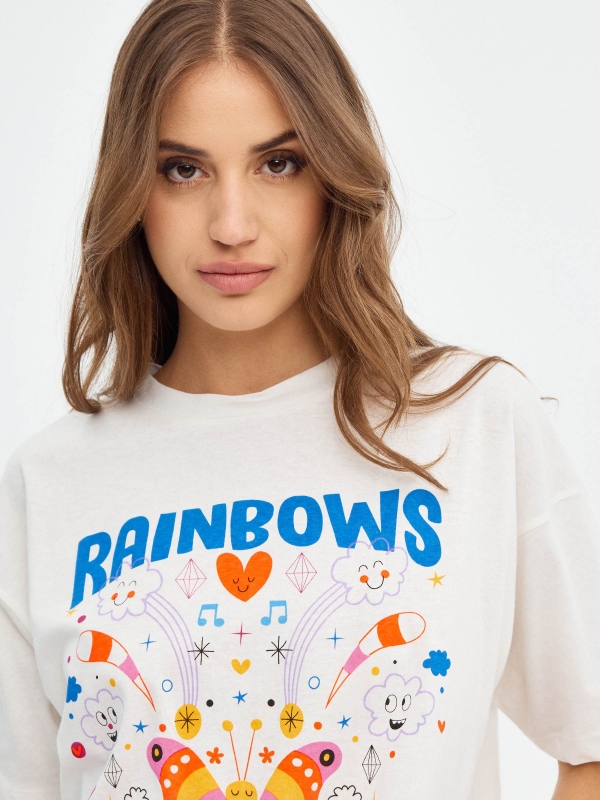 Camiseta oversized Rainbows blanco roto vista detalle