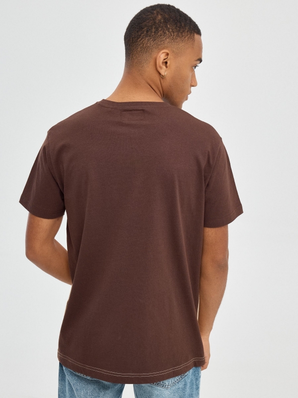 Camiseta color block Crush marrom vista meia traseira