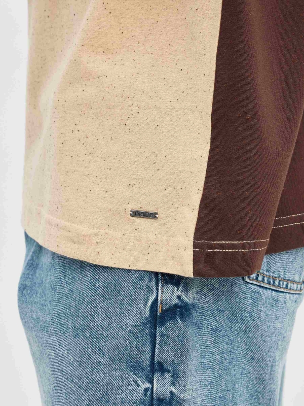 Camiseta color block Crush marrom vista detalhe