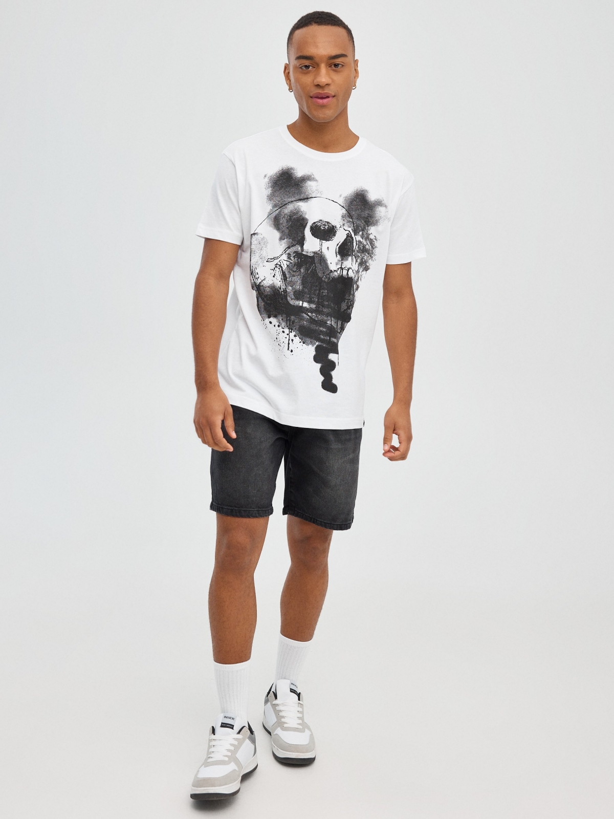 Skull print t-shirt white front view