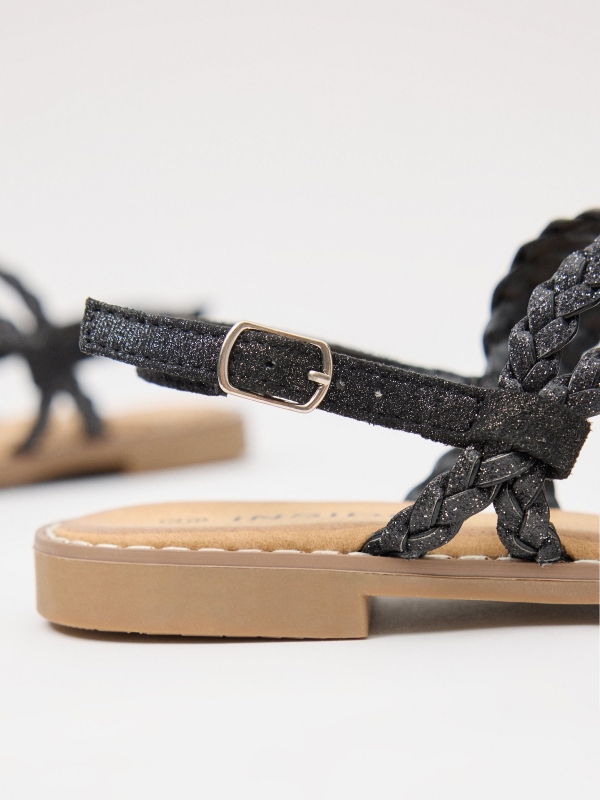 Sandália de biqueira entrançada com brilhantes preto/bege vista detalhe