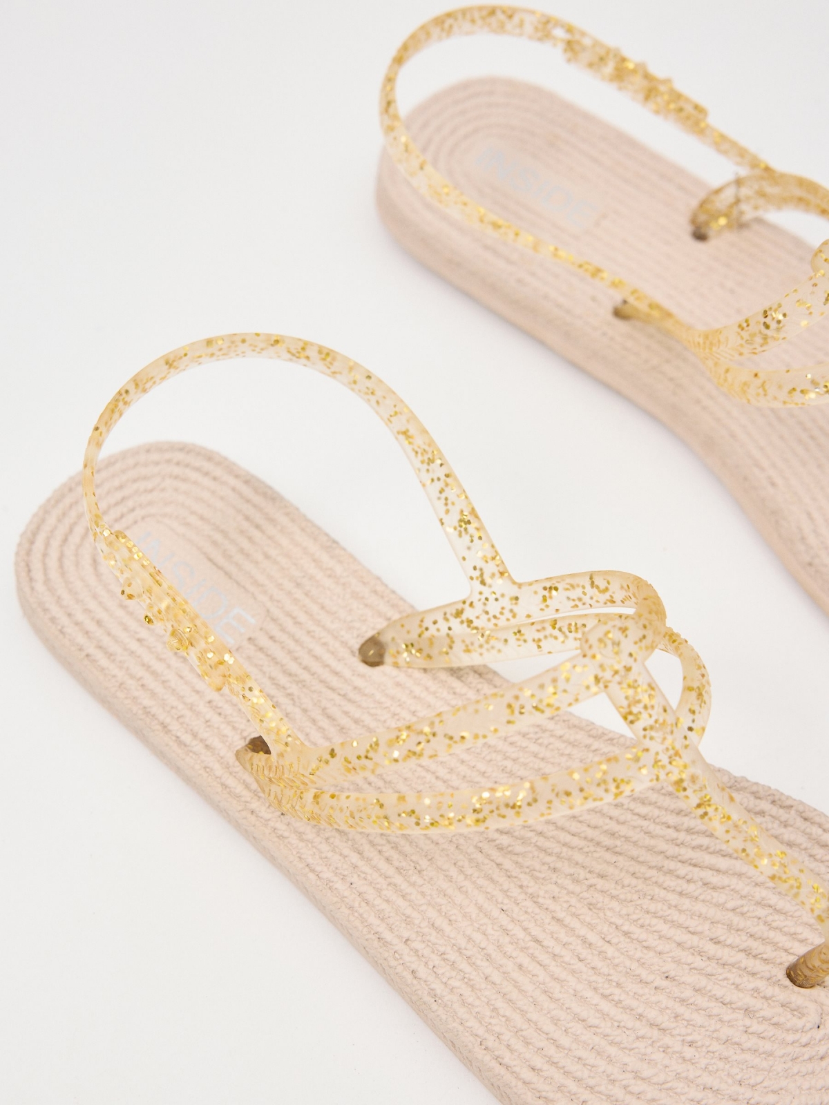 Beach flip flops shiny strap golden/silver detail view