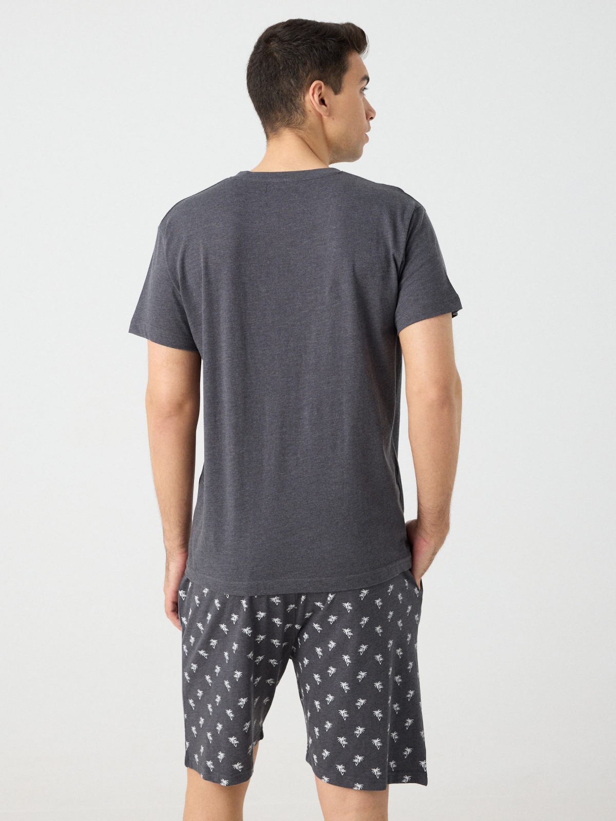 Pijama curto com estampa de palma cinza vista meia traseira