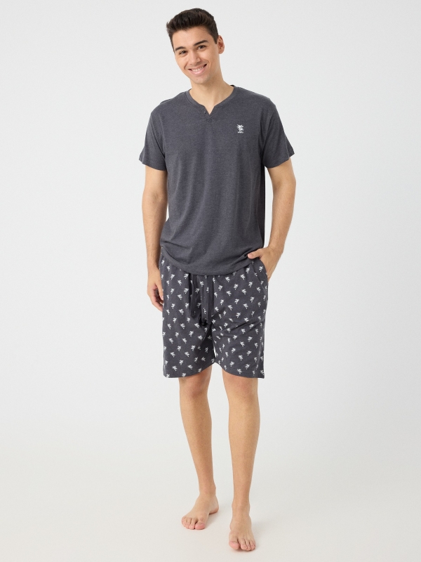 Pijama curto com estampa de palma cinza vista geral frontal