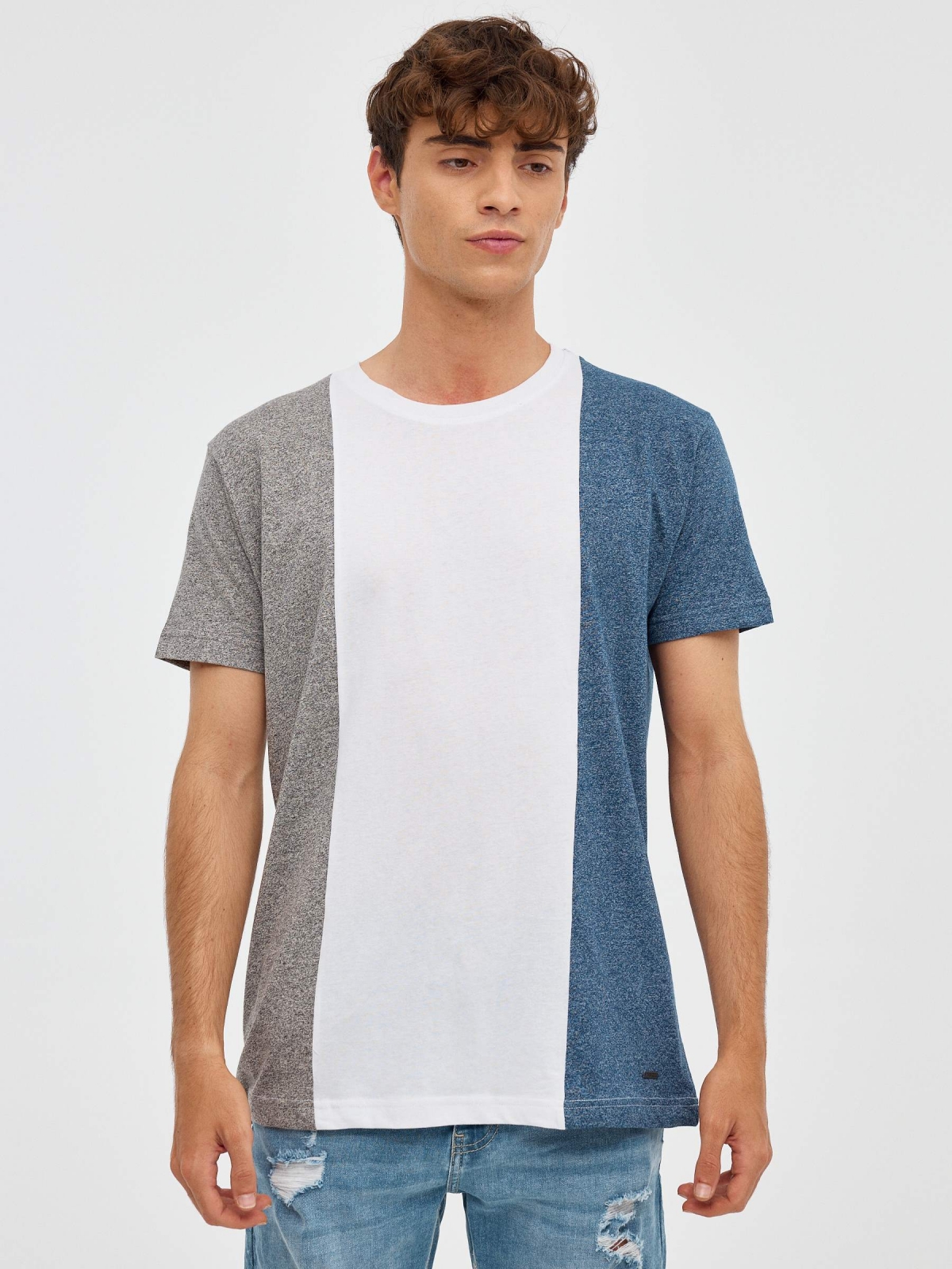 Camiseta color block en franjas multicolor vista media frontal