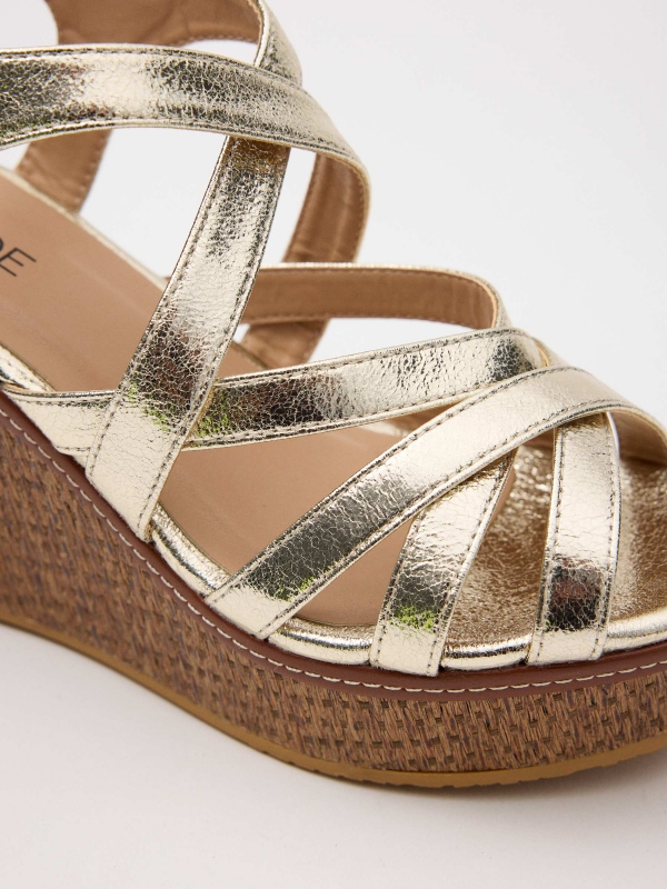 Wedge with golden strips light yellow detail view