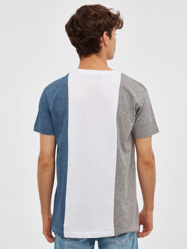 Camiseta color block en franjas multicolor vista media trasera