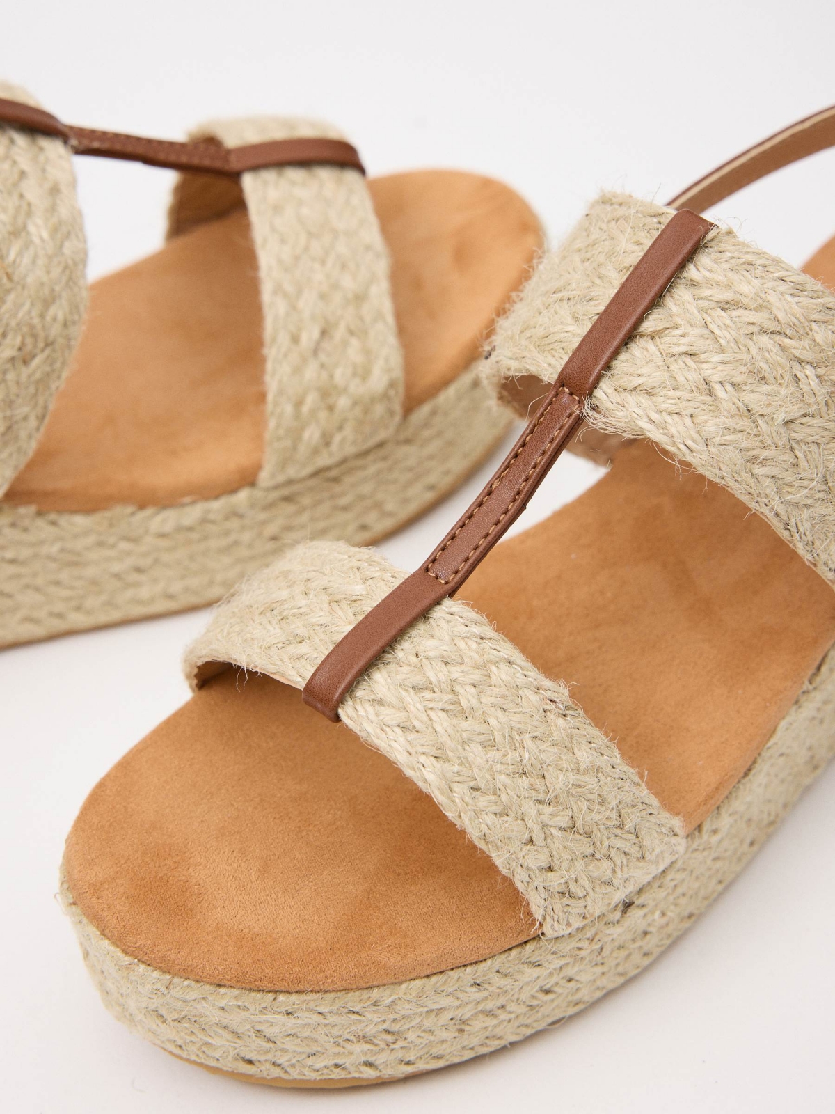 Platforms with combined straps sand detail view