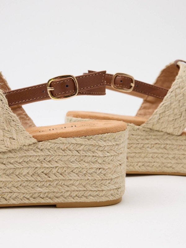 Platforms with combined straps sand detail view