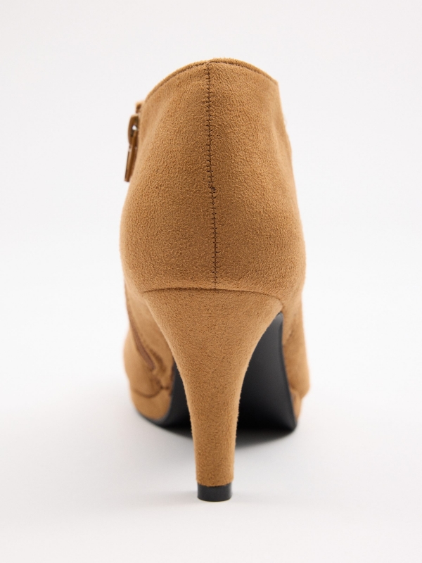 Basic brown ankle boot sand detail view
