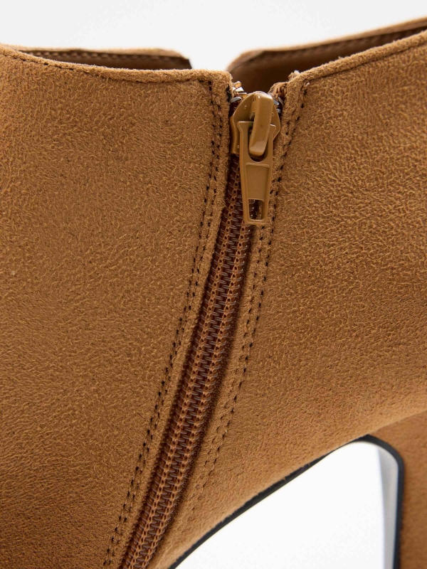 Basic brown ankle boot sand detail view