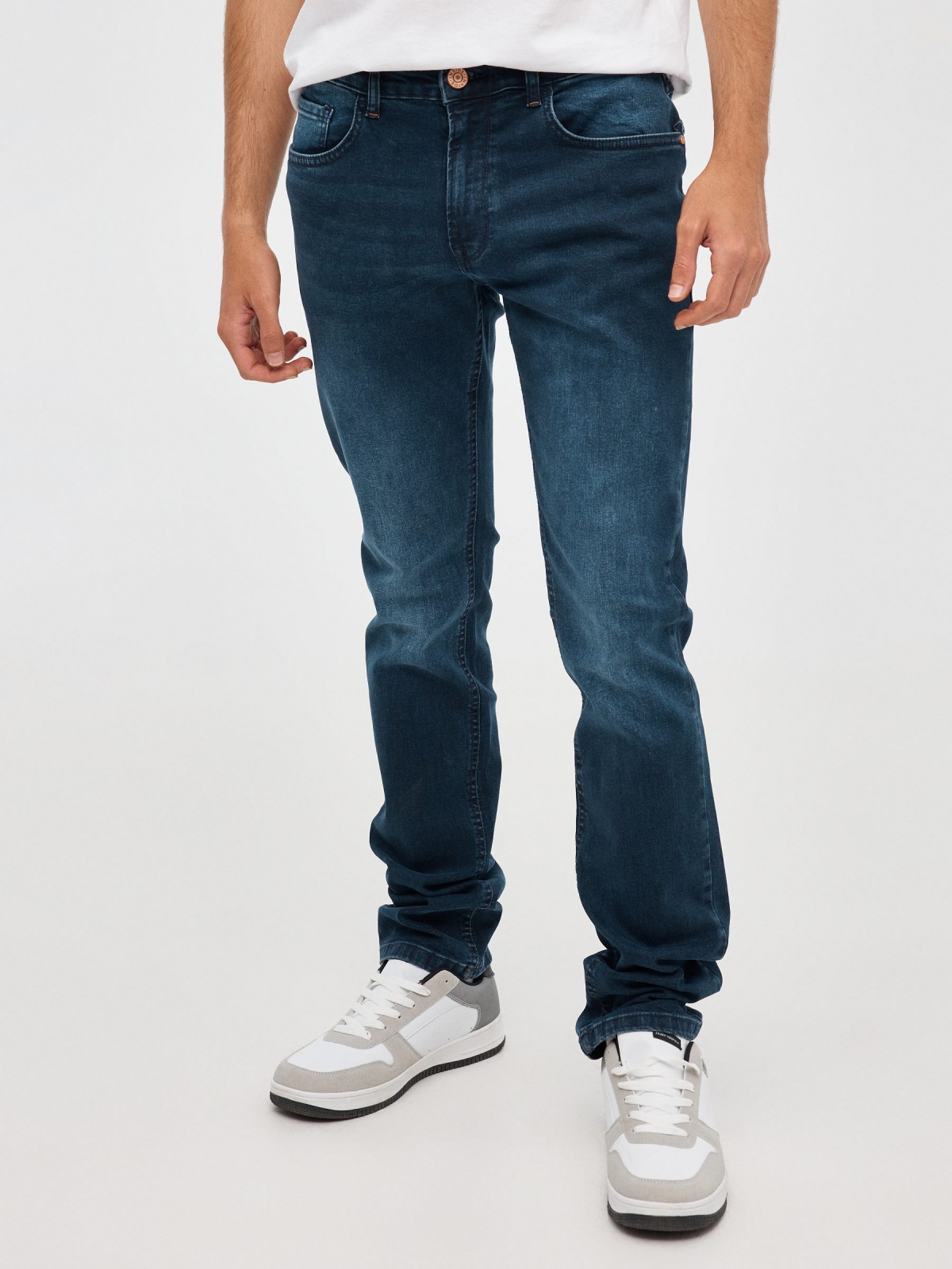 Jeans básicos azul vista media frontal