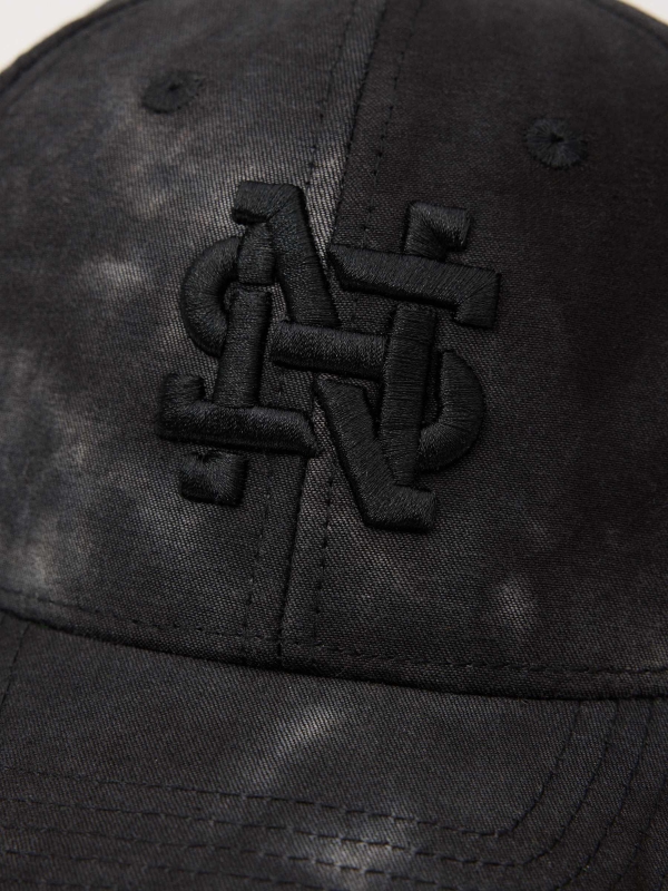 Gorra baseball logo negro vista detalle