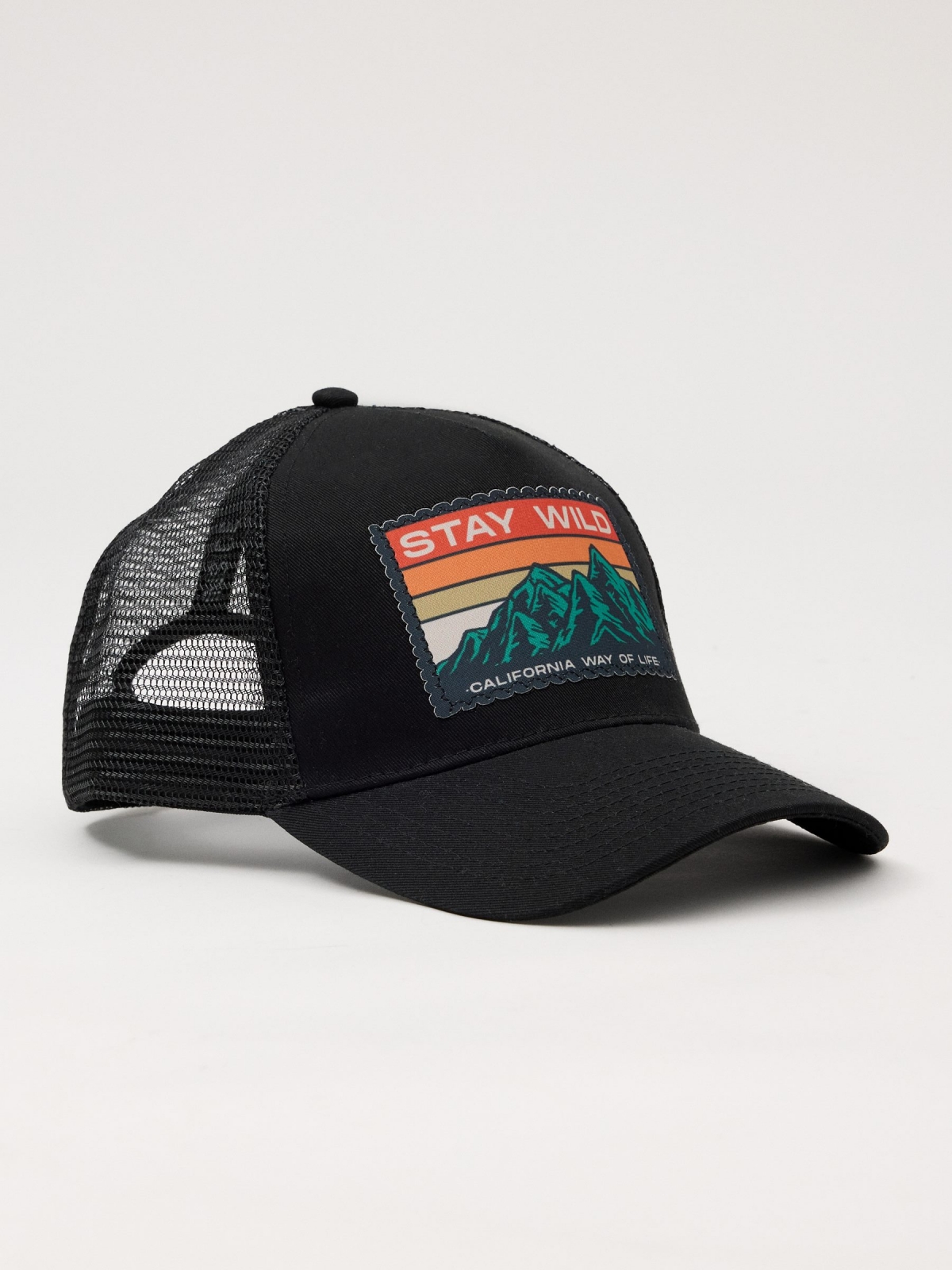 Trucker cap with grille black detail view