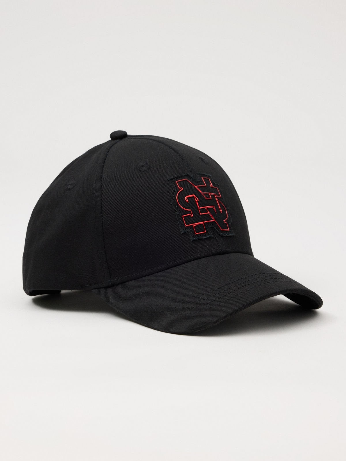Gorra con logo de baseball negro vista detalle