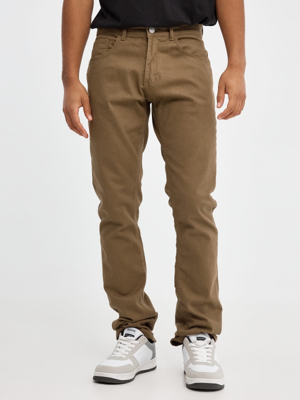 Coloured slim jeans brown middle front view