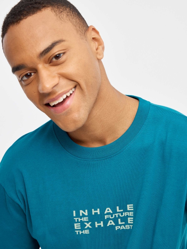 Camiseta INHALE turquesa vista detalle