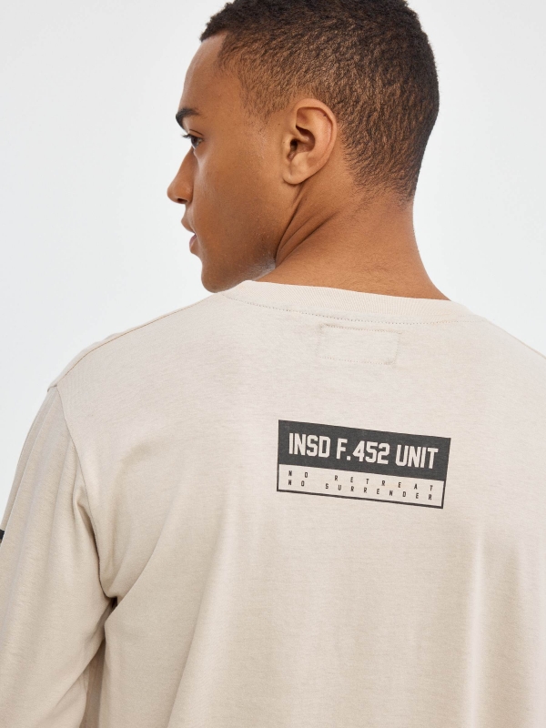 INSD print T-shirt taupe detail view