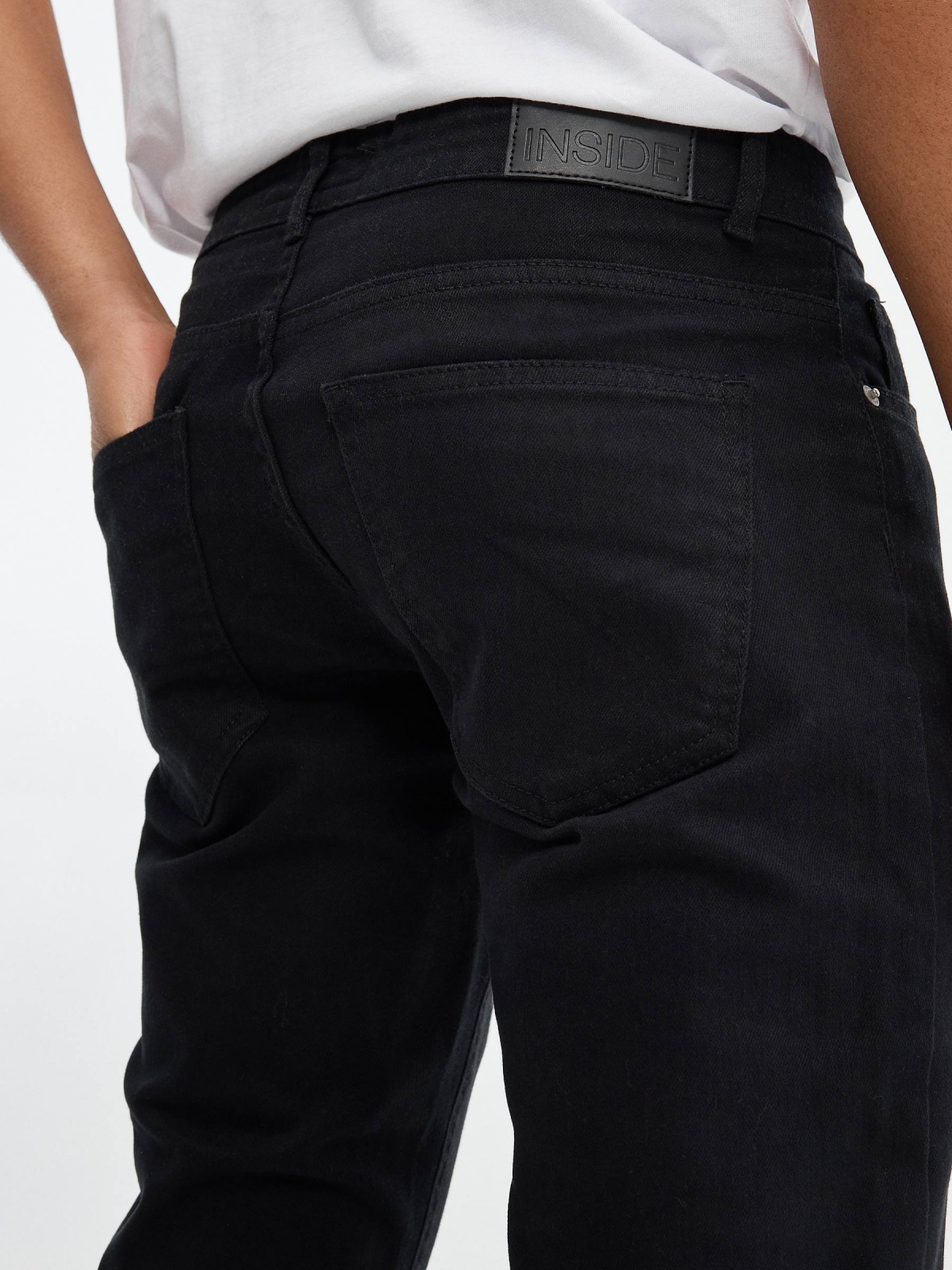 Jeans slim de colores negro vista detalle