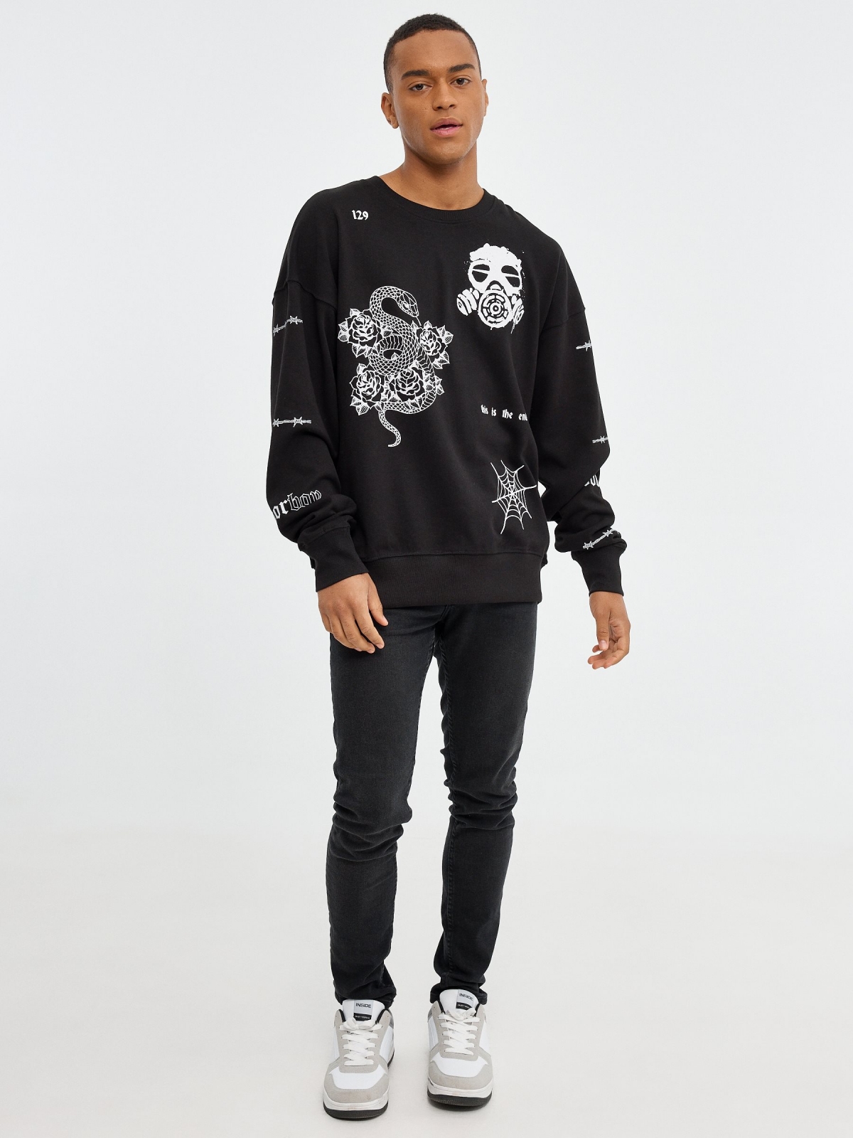 Hoodless sweatshirt with print black front view