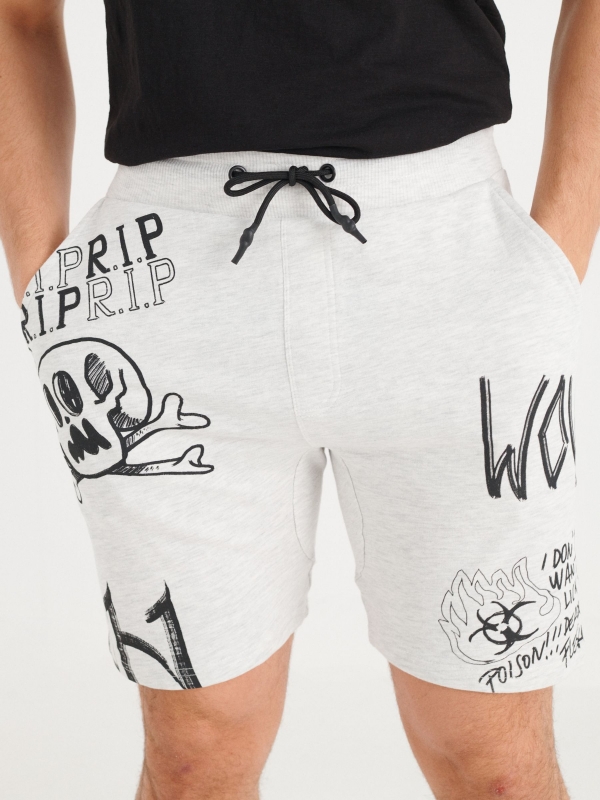 Printed jogger bermuda shorts light grey detail view