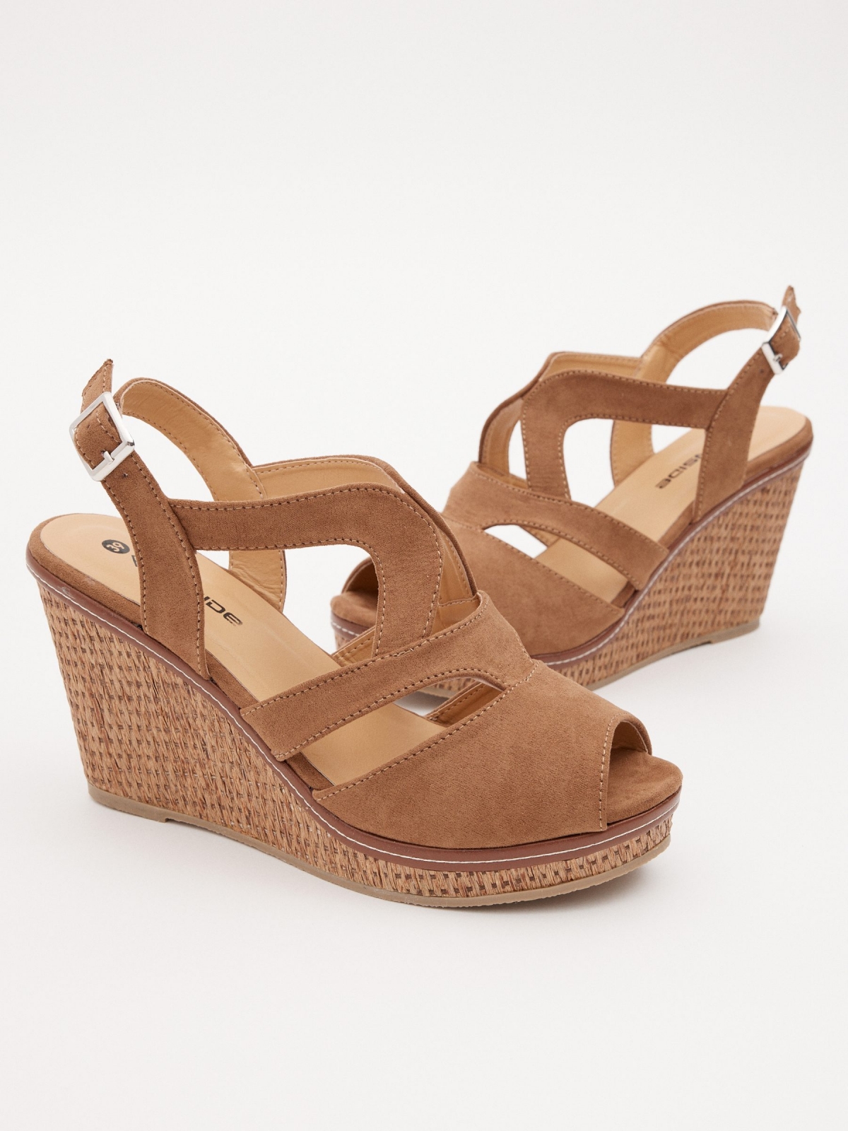 Lined wedge sandal light brown detail view
