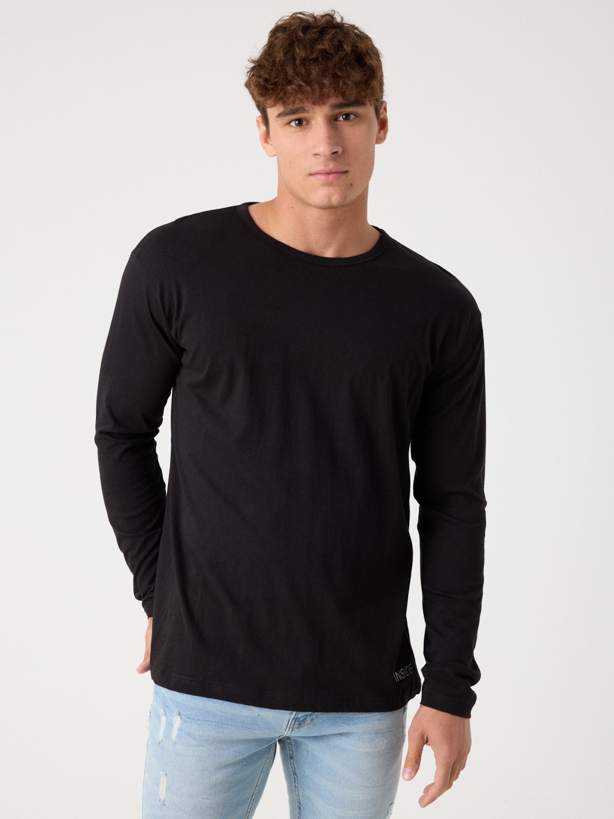 Camiseta básica manga larga negro vista media frontal
