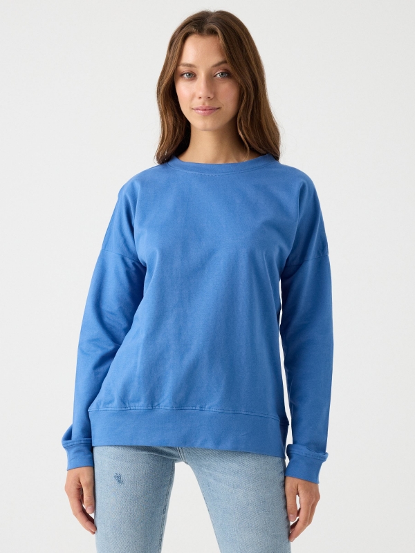 Basic round neck sweatshirt blue middle front view