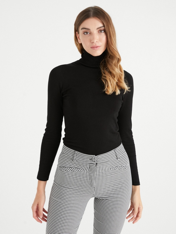 Basic swan sweater black middle front view