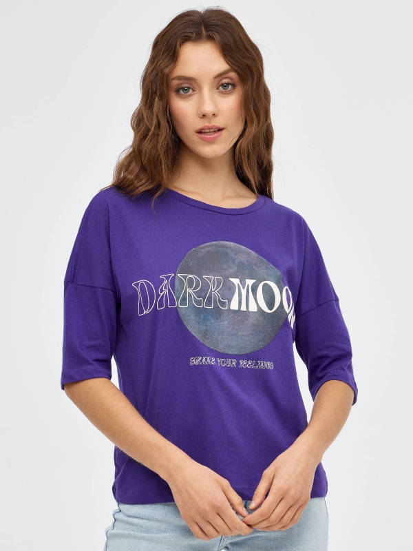 T-shirt com estampado Darkmoon violeta vista meia frontal