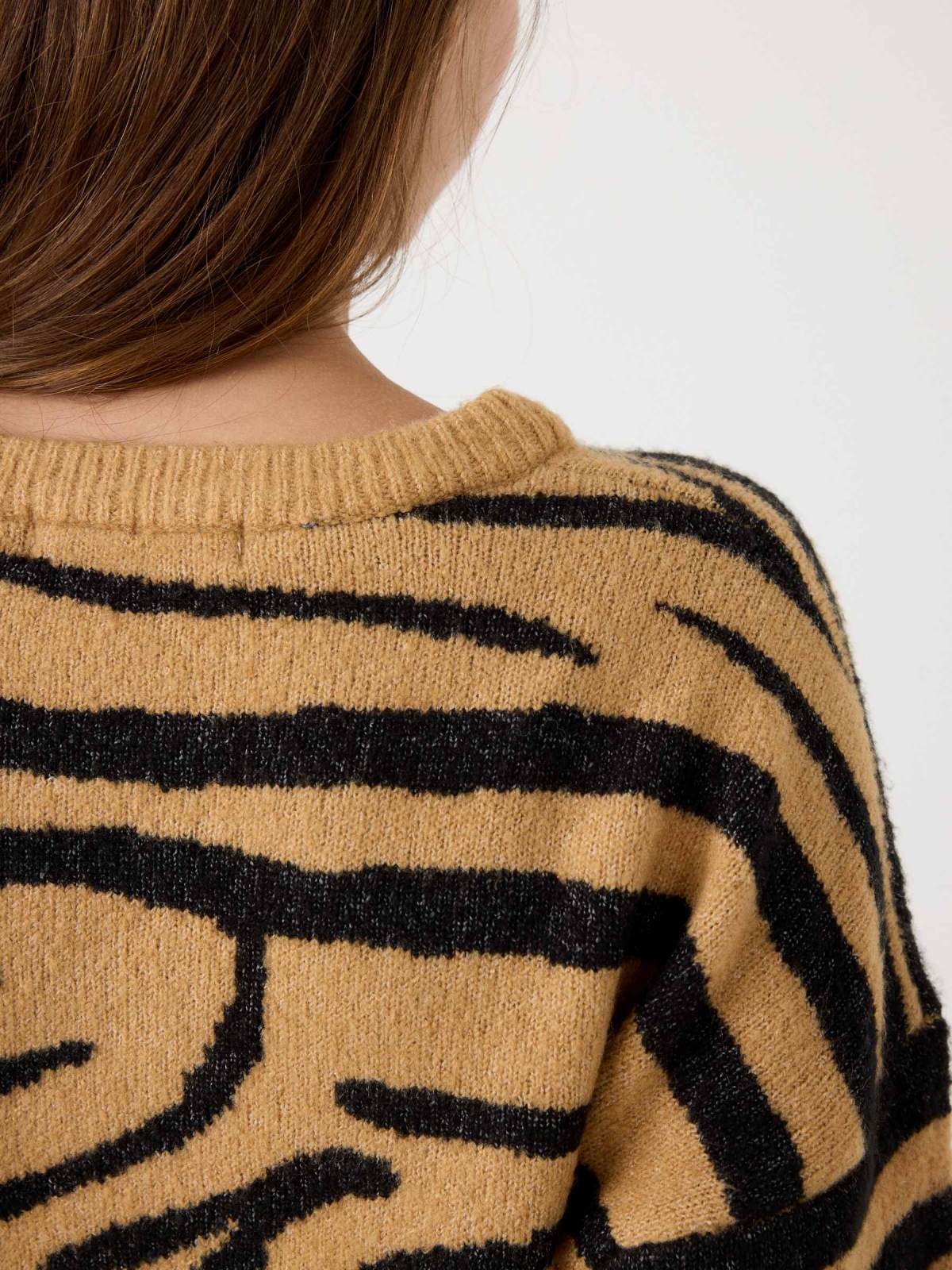 Animal print sweater beige detail view