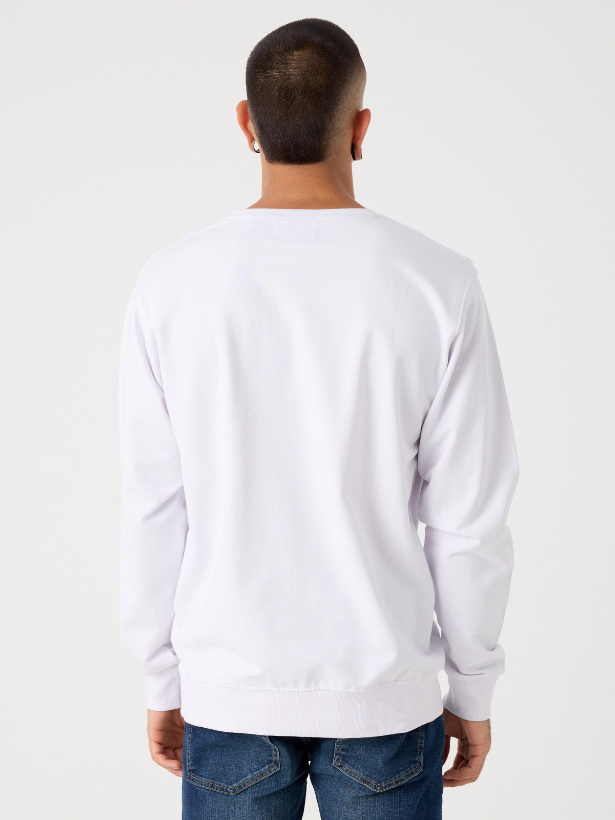 Camisola sem capuz com logótipo branco vista meia traseira