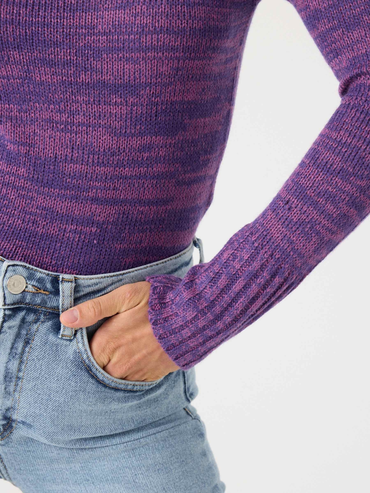 Fleece turtleneck sweater purple detail view