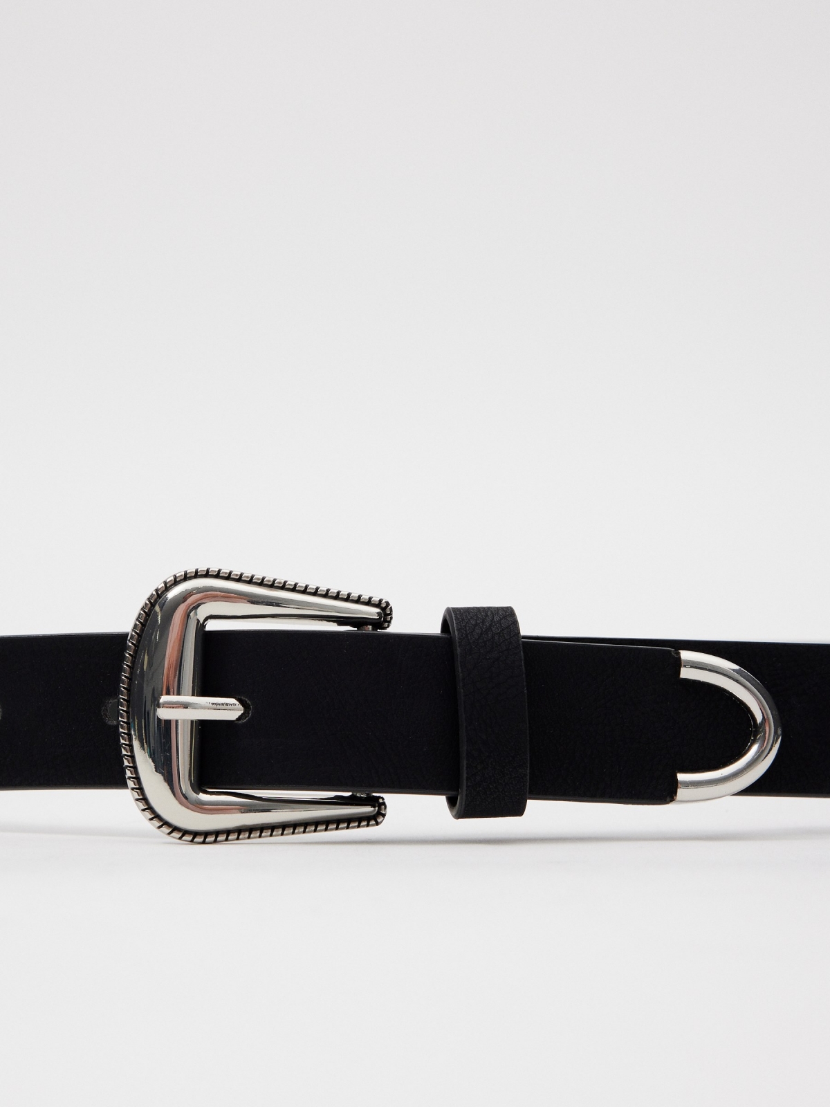 Cinturão com tachas em oito preto vista detalhe