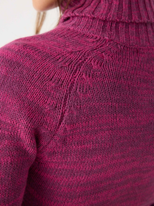Fleece turtleneck sweater fuchsia detail view