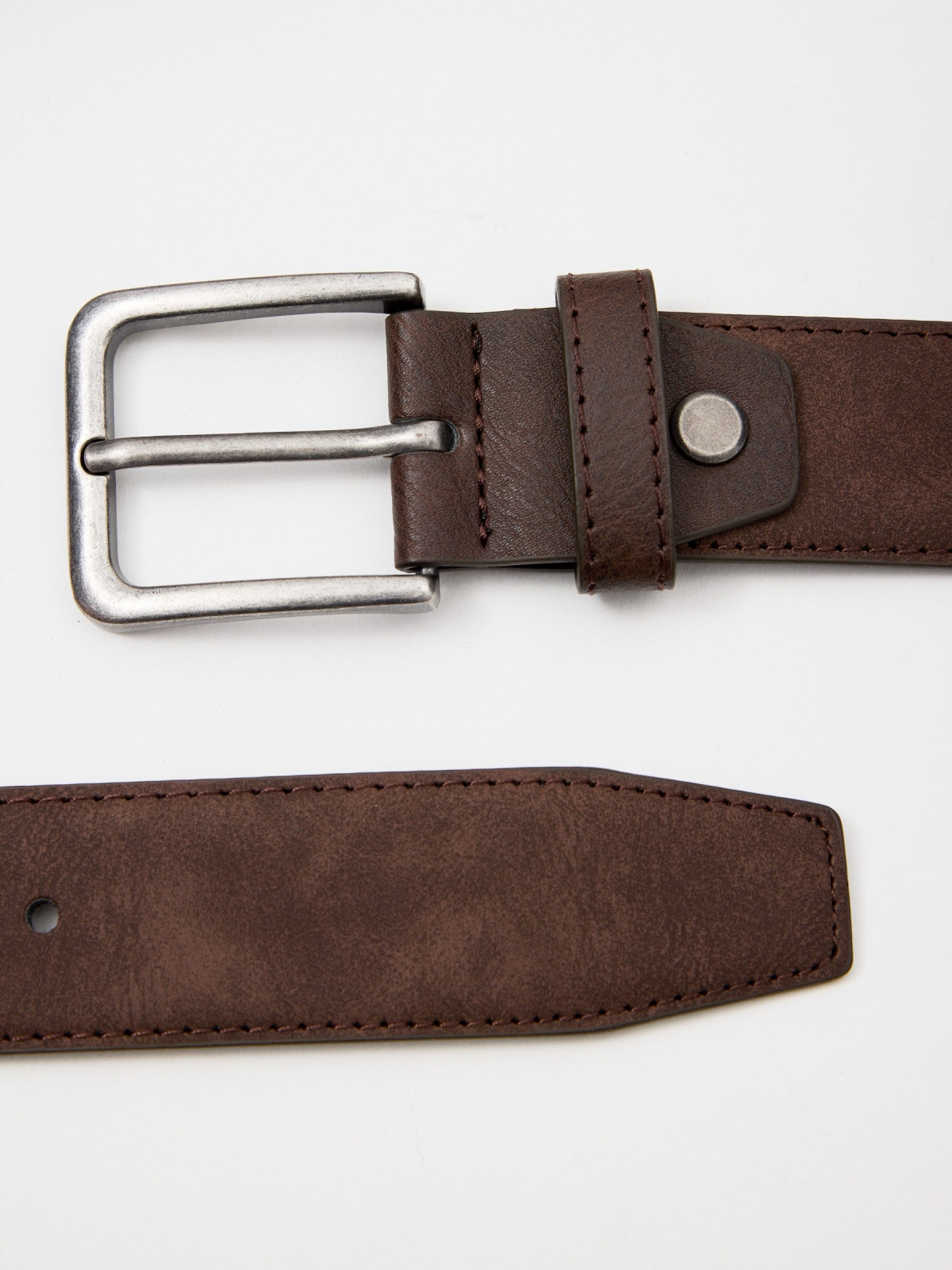 Thin brown leatherette belt brown detail view