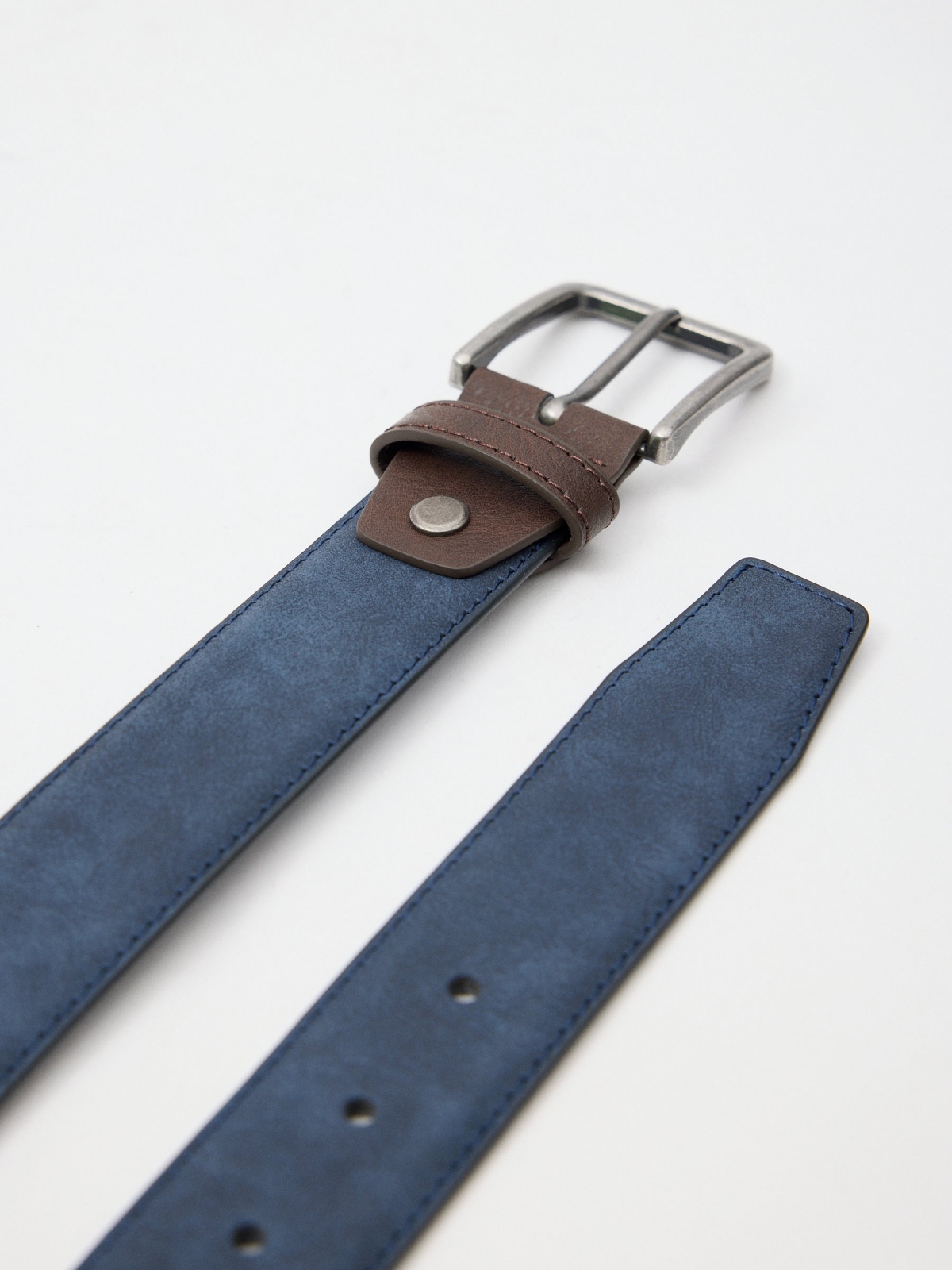 Blue leatherette belt blue detail view