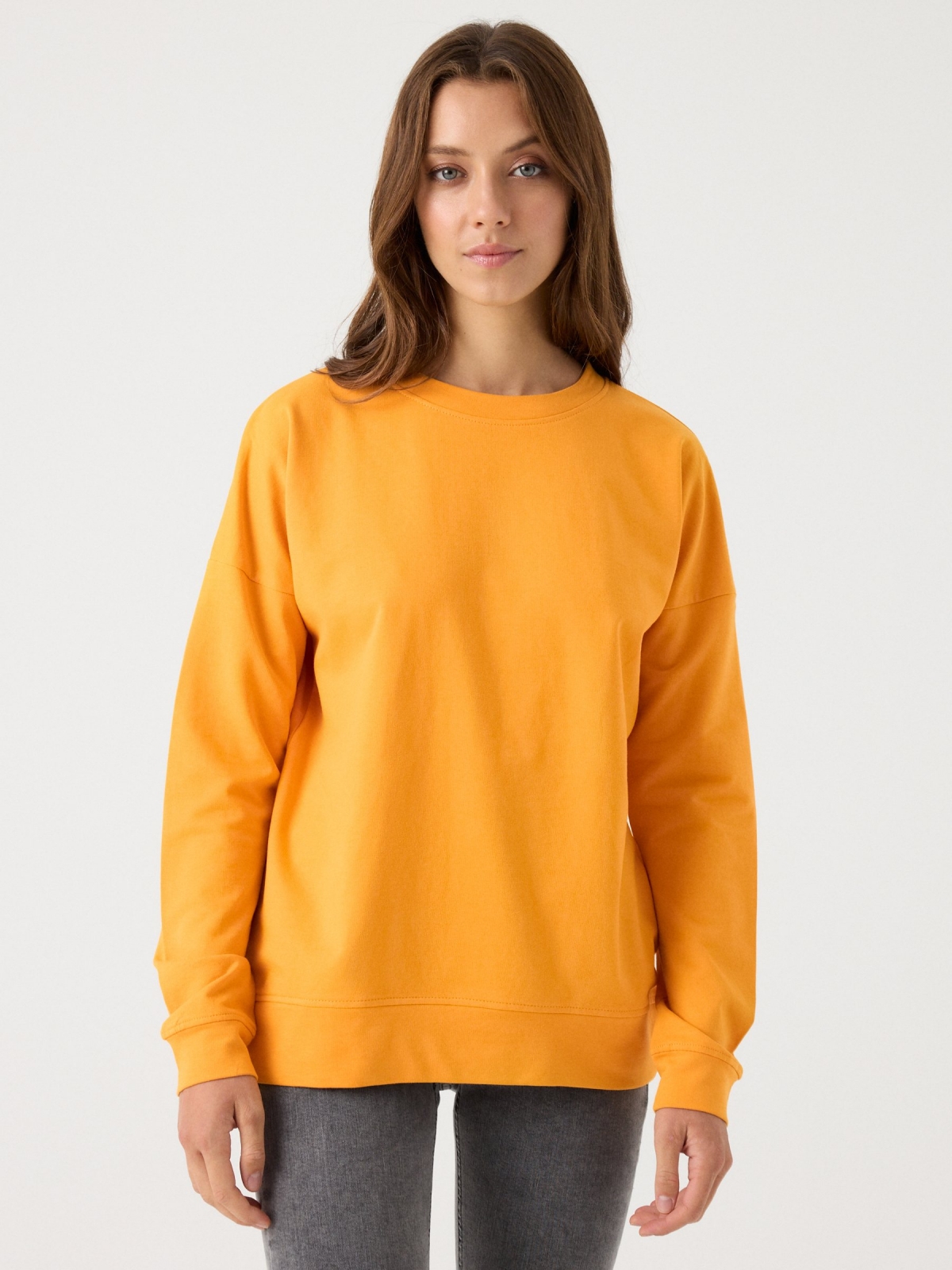 Basic round neck sweatshirt yellow middle front view