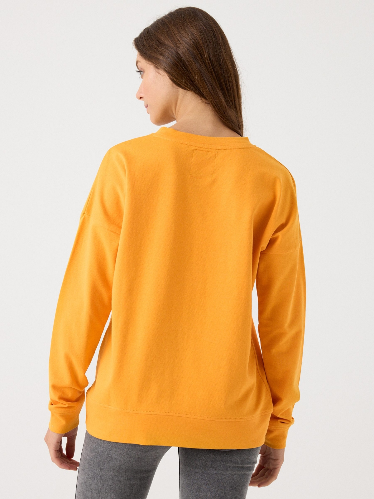 Sweatshirt básica gola redonda amarelo vista meia traseira