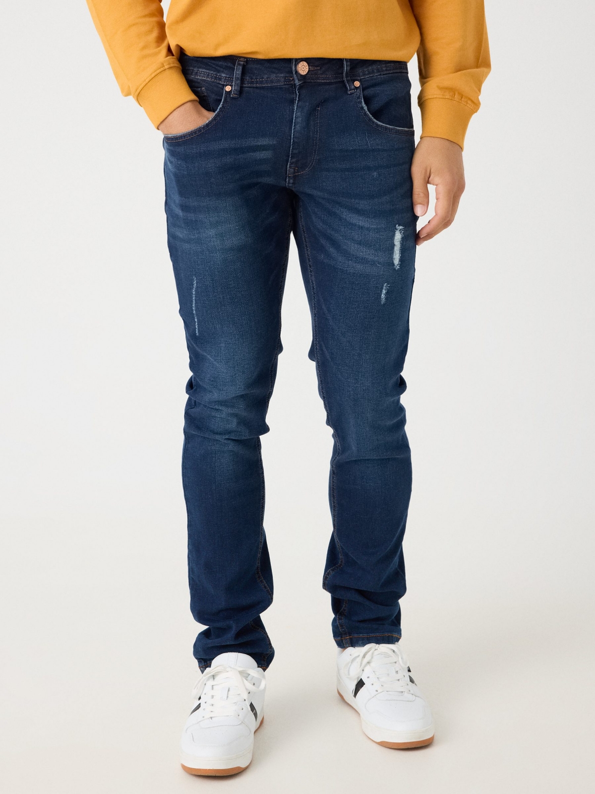 Jeans slim denim oscuro azul vista media frontal