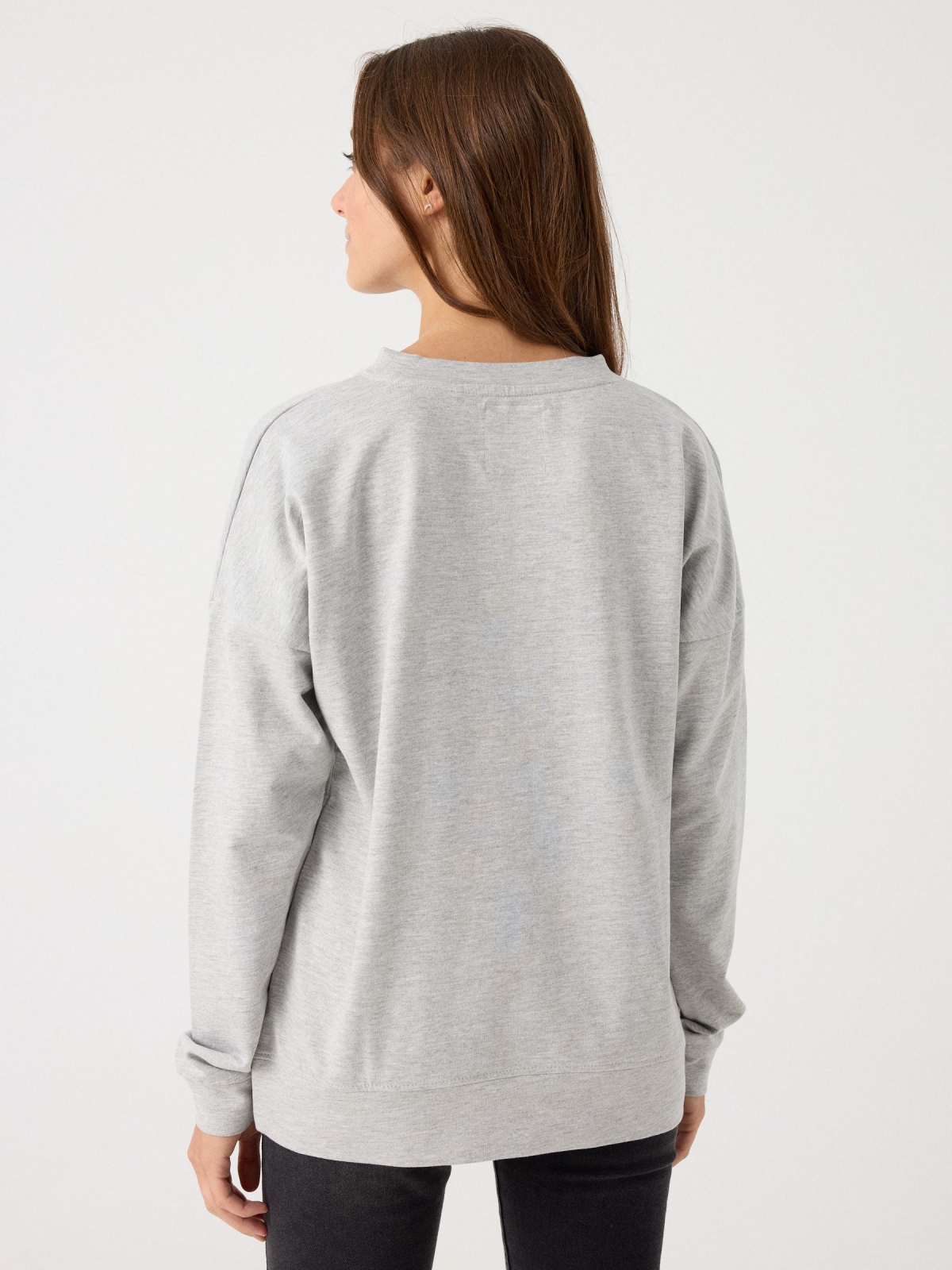 Sweatshirt básica gola redonda cinza vista meia traseira