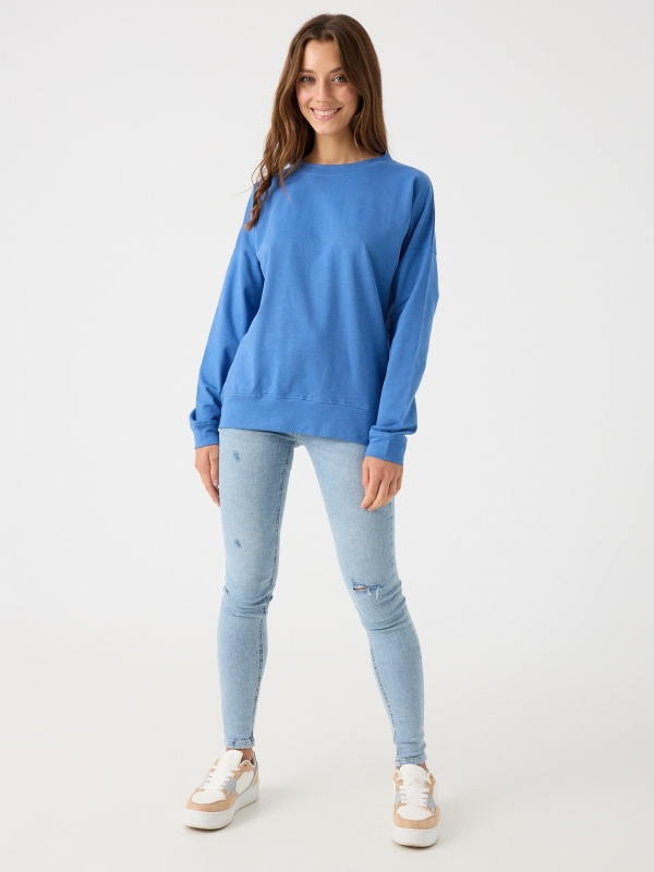Basic round neck sweatshirt blue front view
