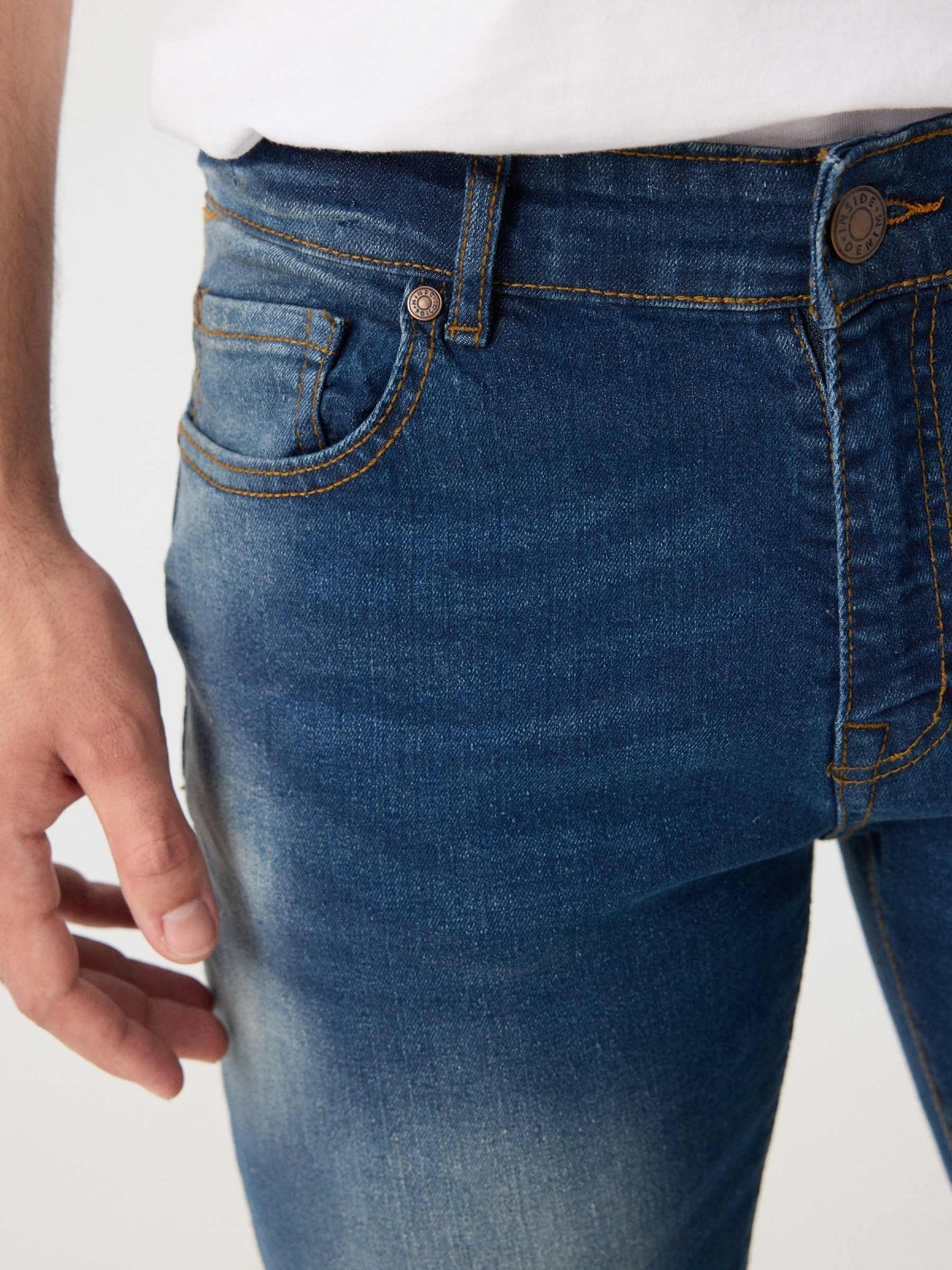 Basic regular jeans dark blue detail view
