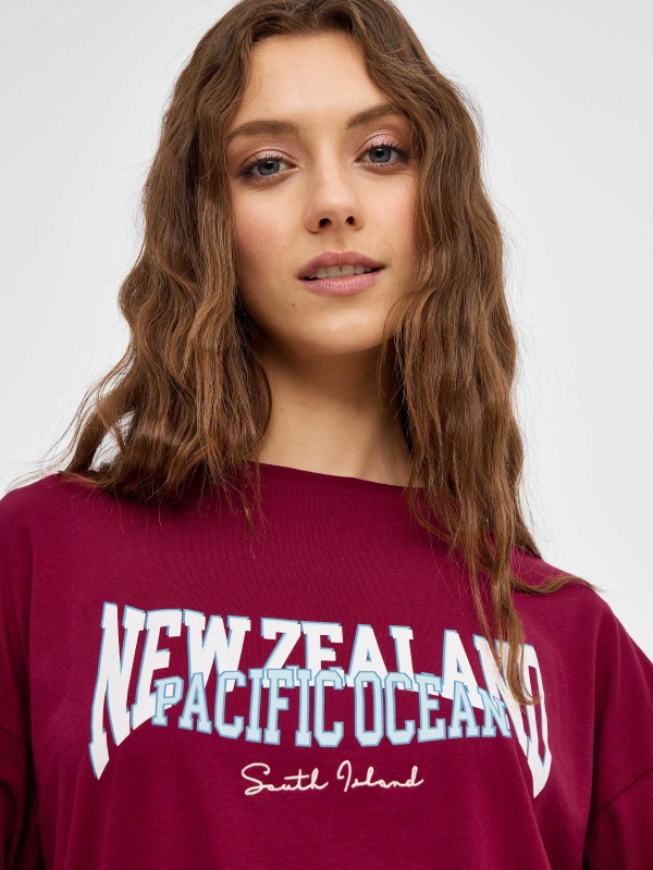 New Zealand T-shirt garnet detail view