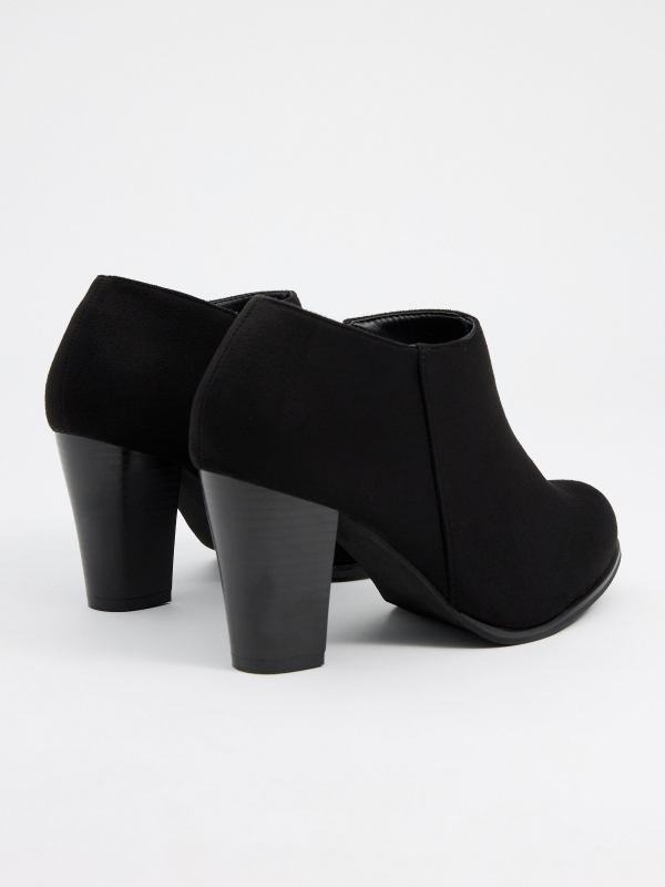Low ankle boot with heel black 45º back view