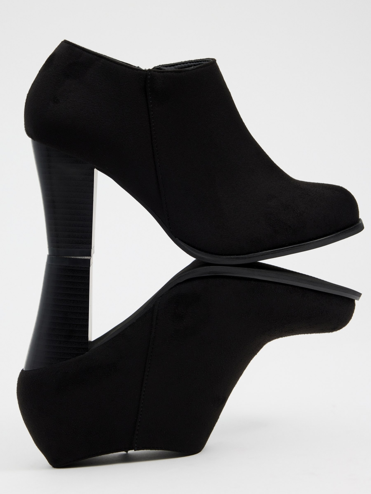 Low ankle boot with heel black zenithal view